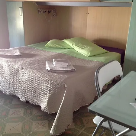 Terry, Camera Vacanze