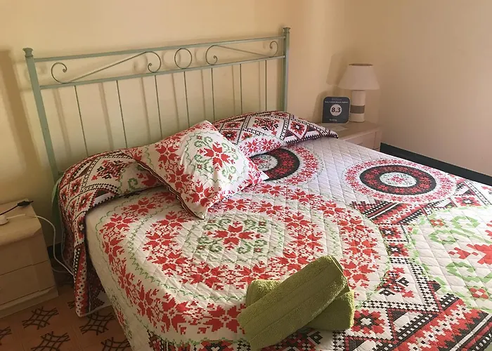 阿尔盖罗特里-卡梅拉假日旅馆 招待所 3*