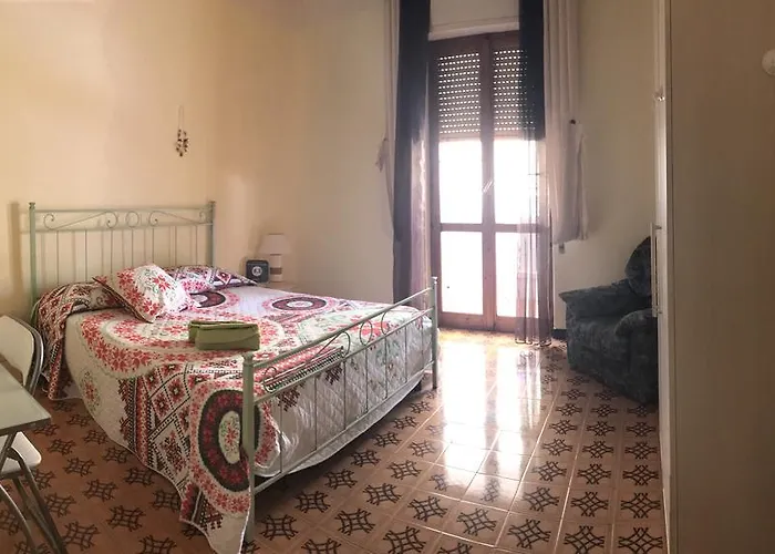 阿尔盖罗特里-卡梅拉假日旅馆 招待所